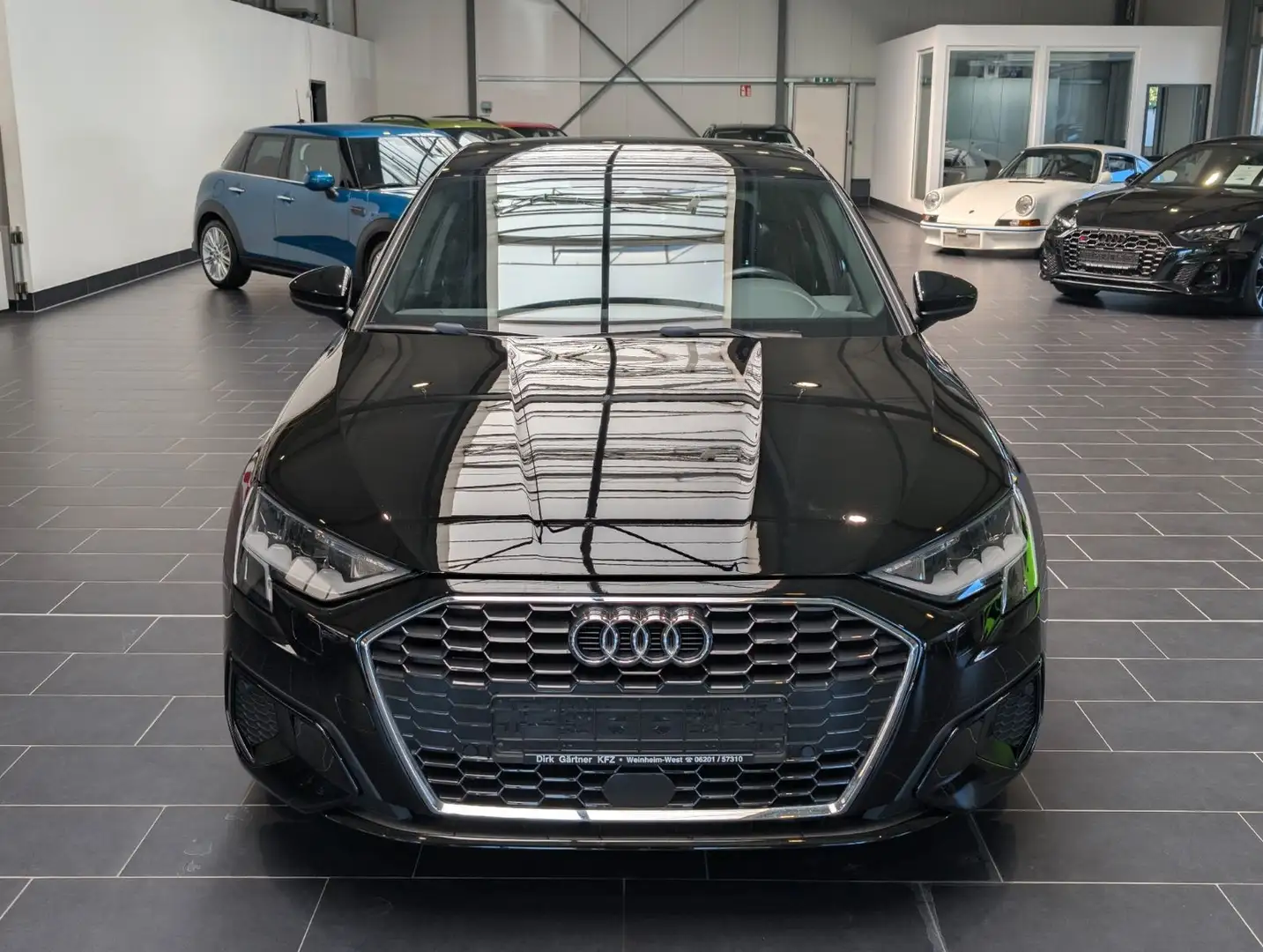 Audi A3 2021 — спереду прямо