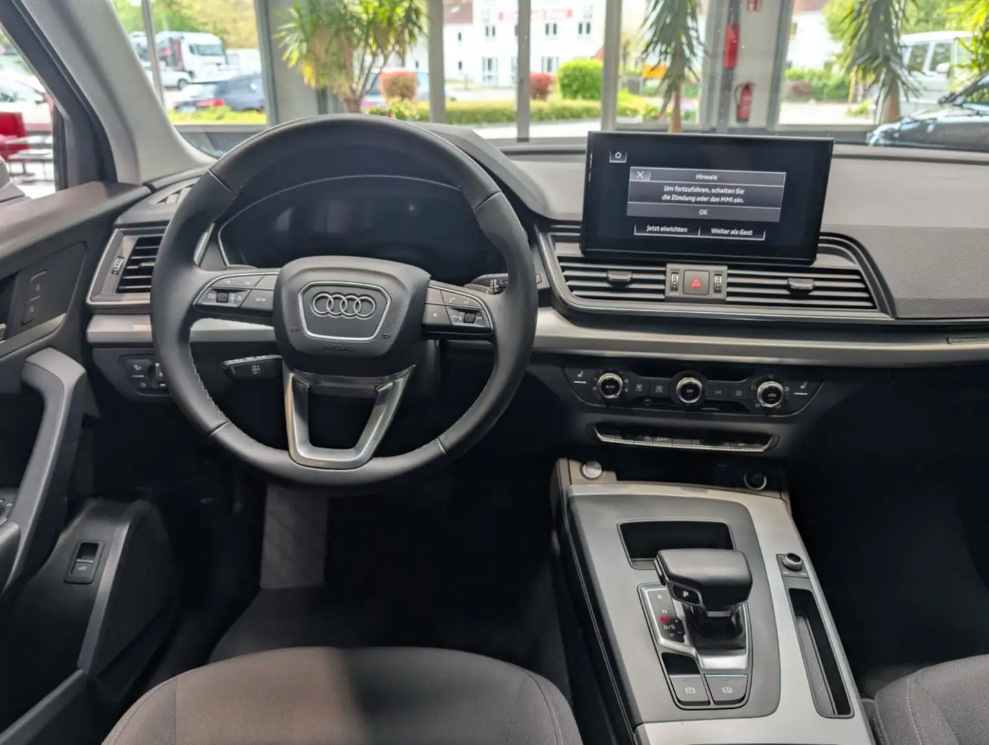 Audi Q5 S line 2023 — панель приладів