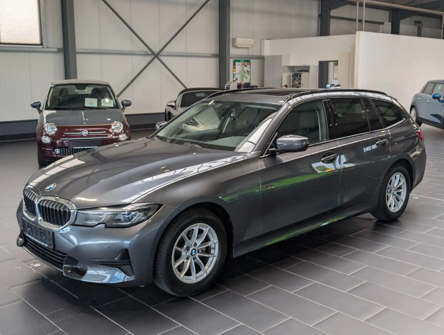 BMW 320d Touring 2022 — вид спереду