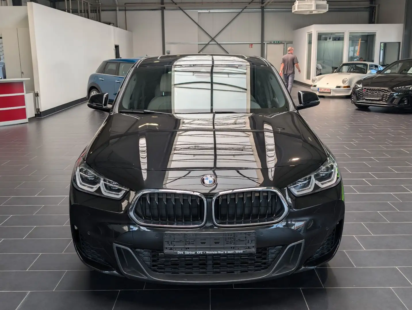 BMW X2 M Sport 2023 — спереду прямо