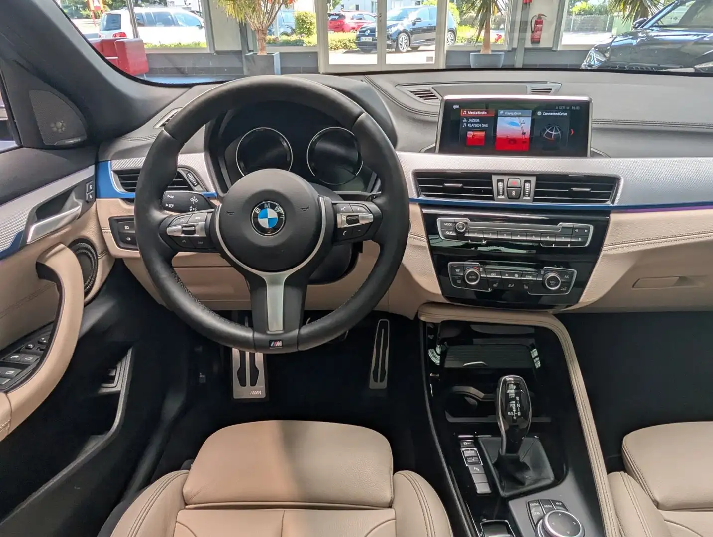 BMW X2 M Sport 2023 — панель приладів