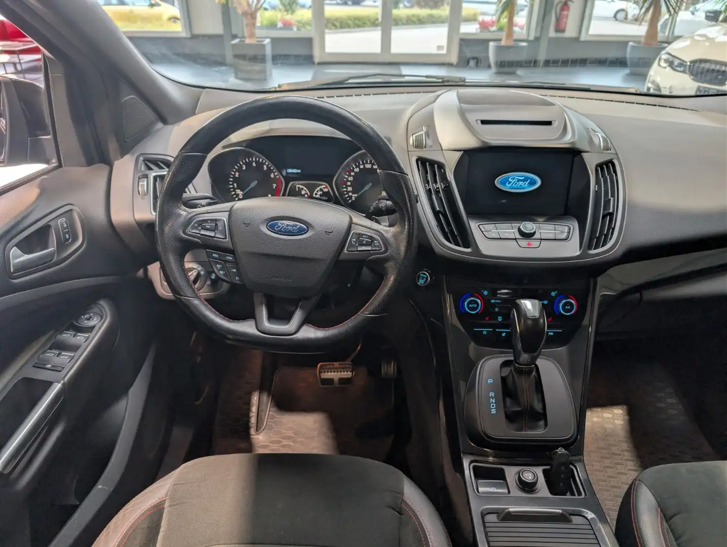 Ford Kuga 2019 — інтер'єр