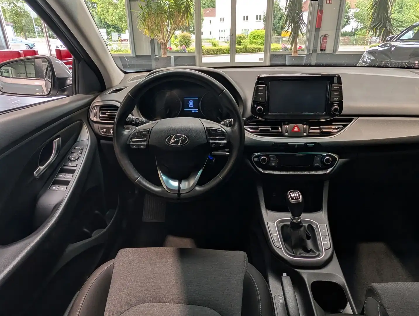 Hyundai i30 Mild-Hybrid 2023 — панель приладів