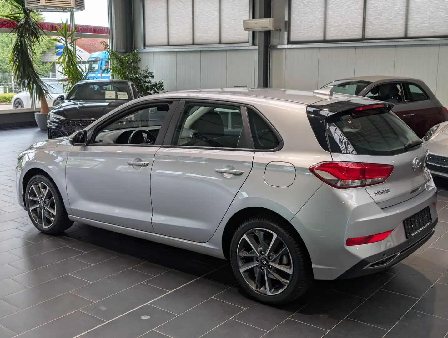 Hyundai i30 Mild-Hybrid 2023 — вид ззаду