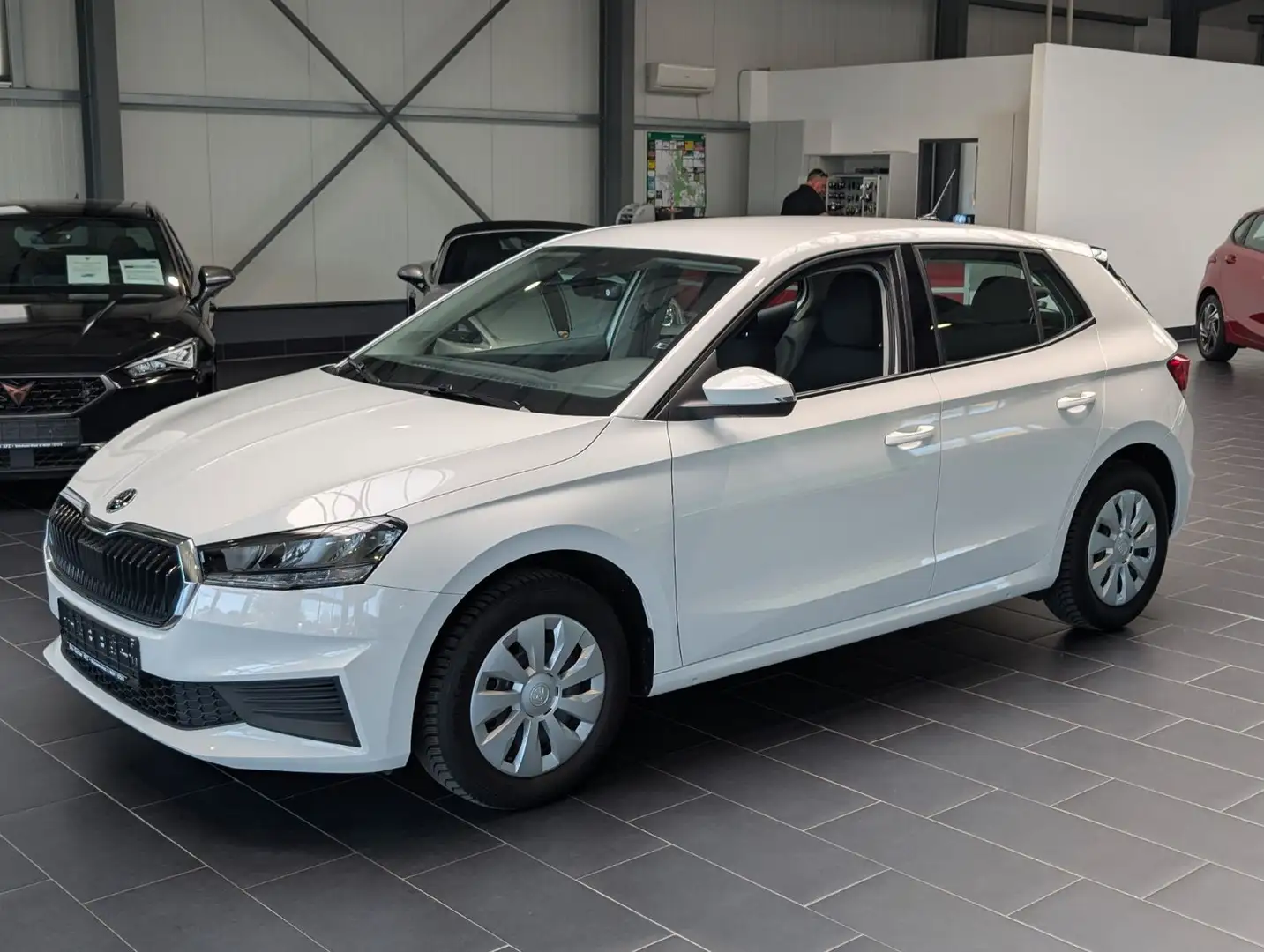 Škoda Fabia 2023 — вид спереду