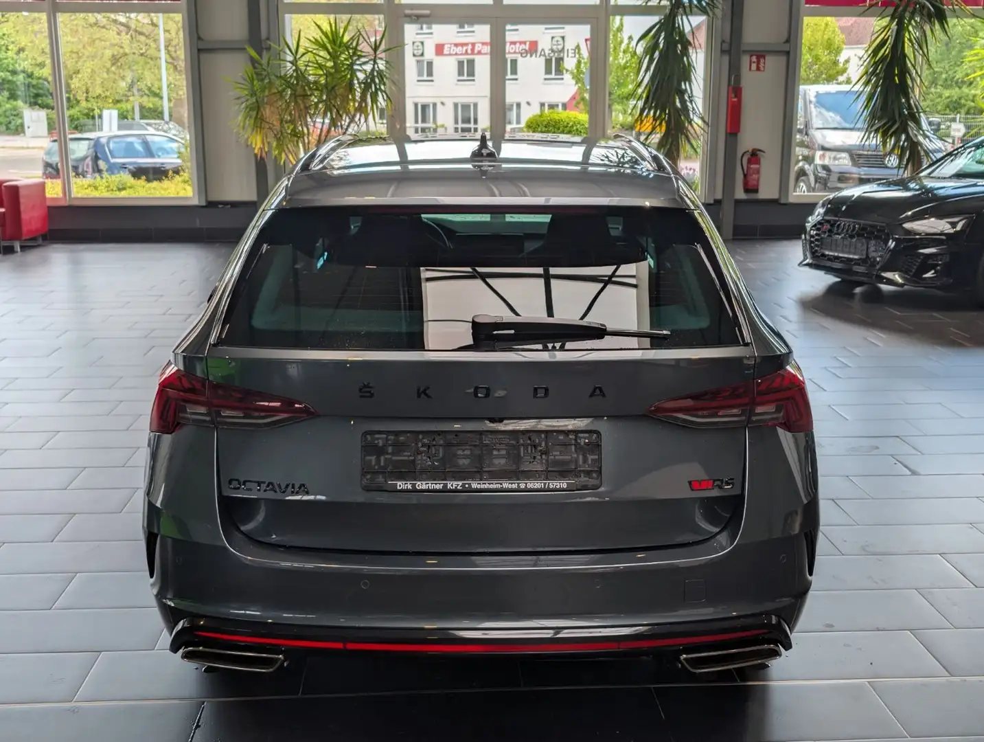 Škoda Octavia RS Combi 2021 — вид ззаду