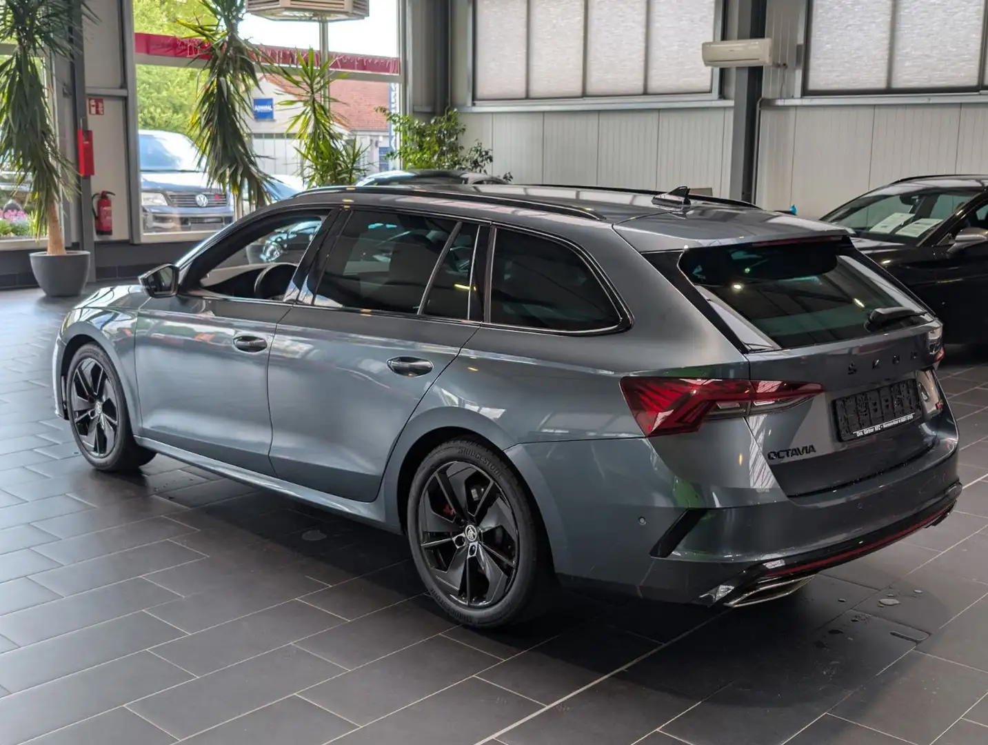 Škoda Octavia RS Combi 2021 — ззаду збоку