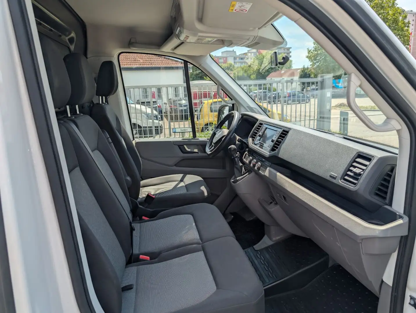 VW Crafter 2022 — кабіна водія