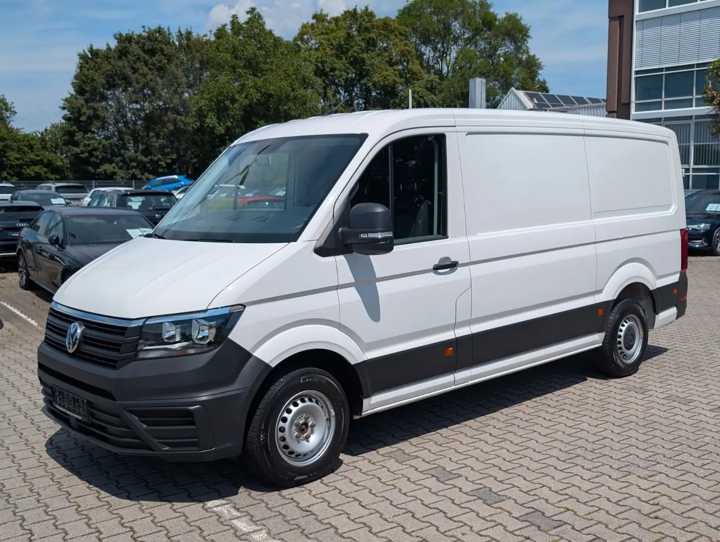 VW Crafter 2022 — вид спереду