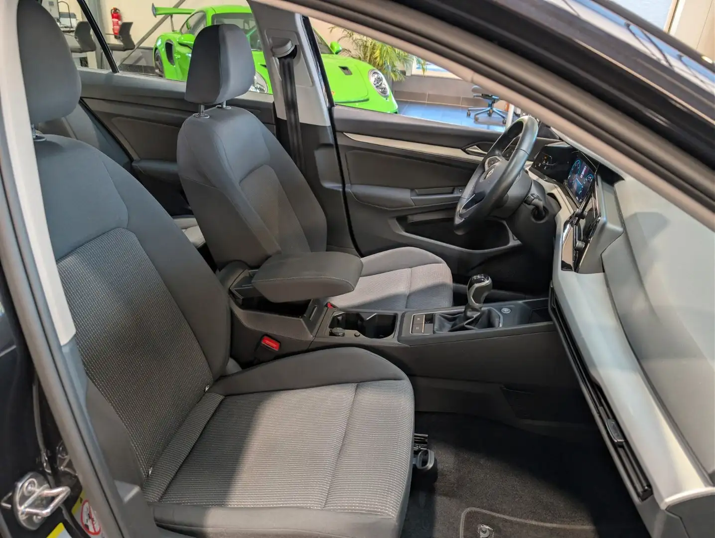 VW Golf 8 2022 — інтер'єр